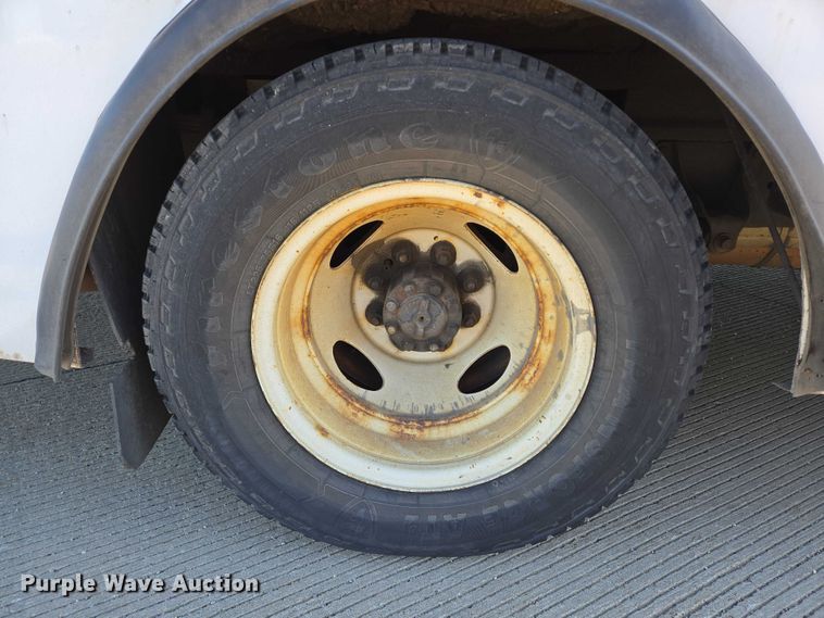 image for item DY1427 2016 Ford E450 shuttle bus