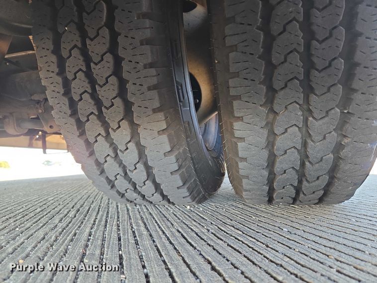 image for item DY1427 2016 Ford E450 shuttle bus