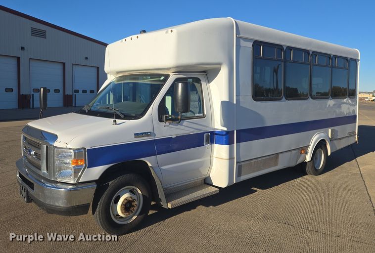 image for item DY1428 2017 Ford  Eldorado National shuttle bus