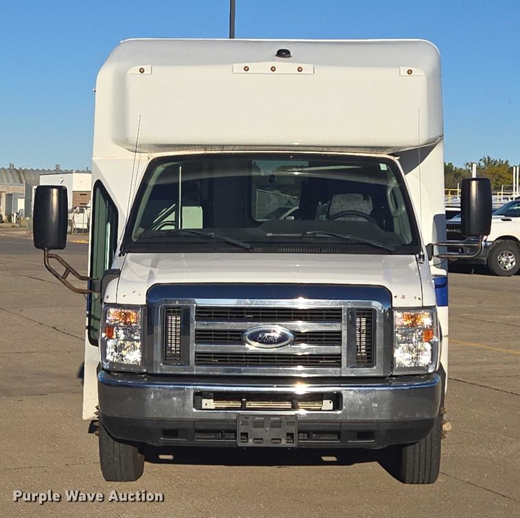 image for item DY1428 2017 Ford  Eldorado National shuttle bus