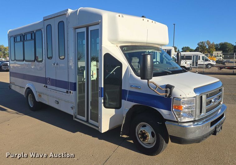 image for item DY1428 2017 Ford  Eldorado National shuttle bus