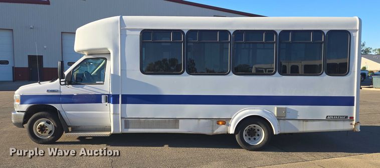 image for item DY1428 2017 Ford  Eldorado National shuttle bus