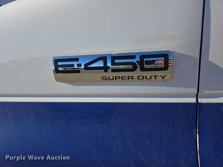 image for item DY1428 2017 Ford  Eldorado National shuttle bus