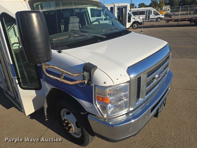 image for item DY1428 2017 Ford  Eldorado National shuttle bus