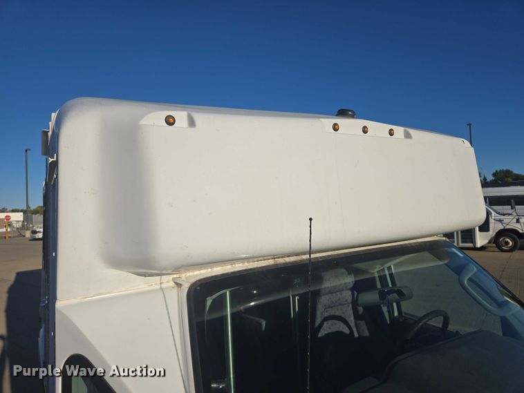 image for item DY1428 2017 Ford  Eldorado National shuttle bus