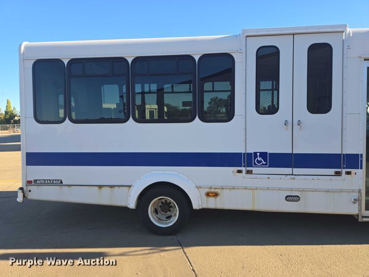 image for item DY1428 2017 Ford  Eldorado National shuttle bus