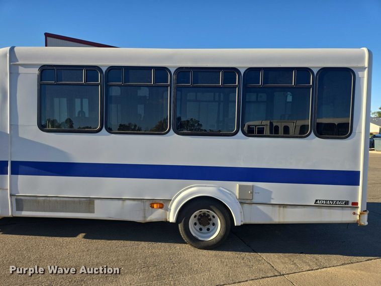 image for item DY1428 2017 Ford  Eldorado National shuttle bus