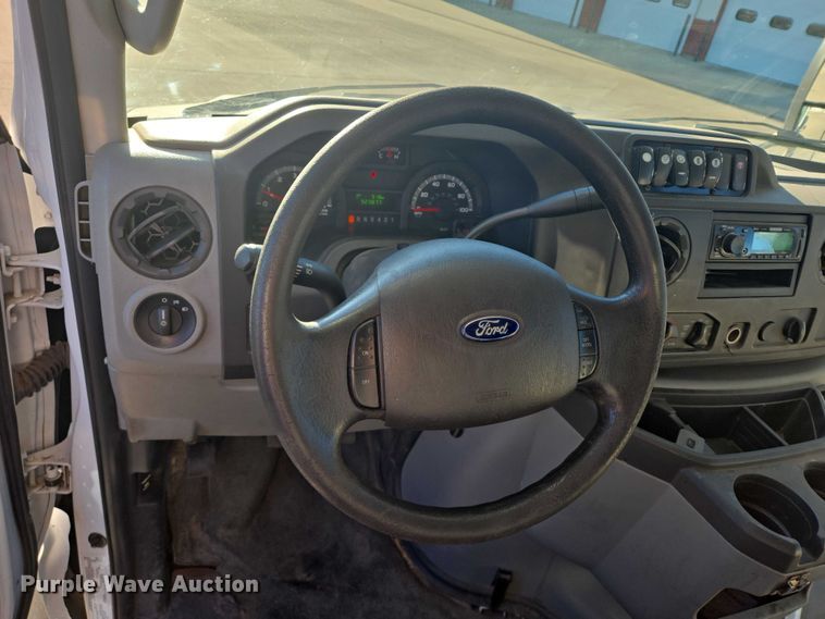 image for item DY1428 2017 Ford  Eldorado National shuttle bus