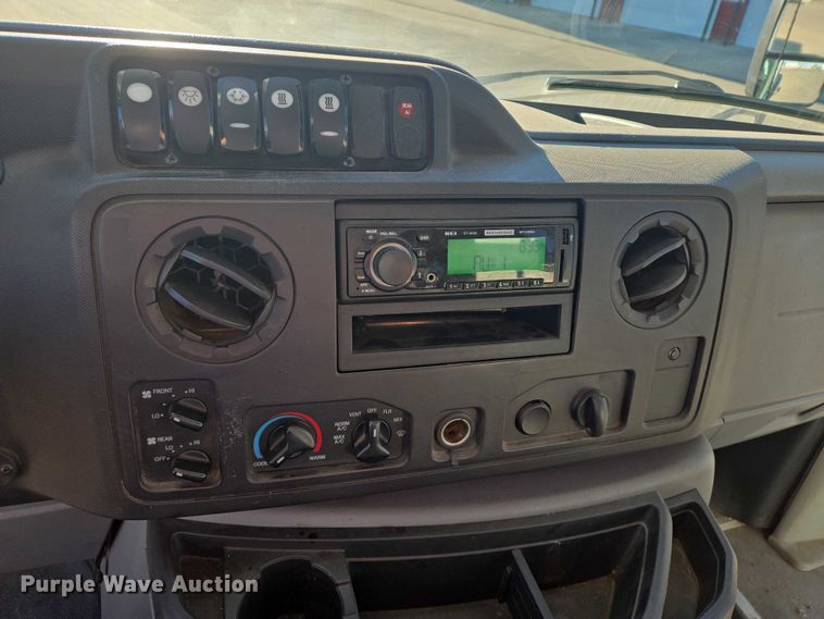 image for item DY1428 2017 Ford  Eldorado National shuttle bus