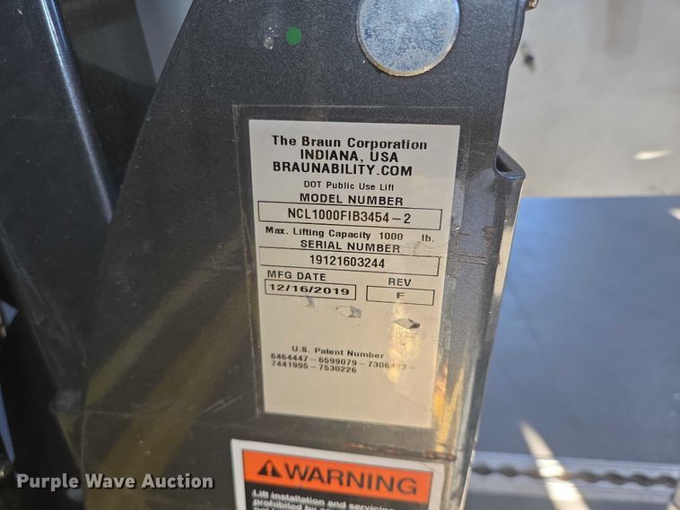 image for item DY1428 2017 Ford  Eldorado National shuttle bus