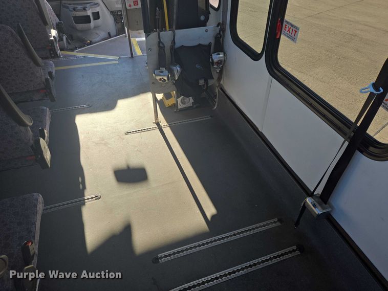 image for item DY1428 2017 Ford  Eldorado National shuttle bus