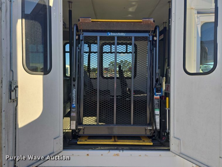 image for item DY1428 2017 Ford  Eldorado National shuttle bus