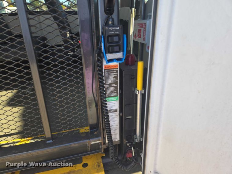 image for item DY1428 2017 Ford  Eldorado National shuttle bus