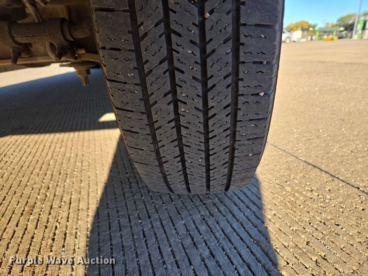 image for item DY1428 2017 Ford  Eldorado National shuttle bus