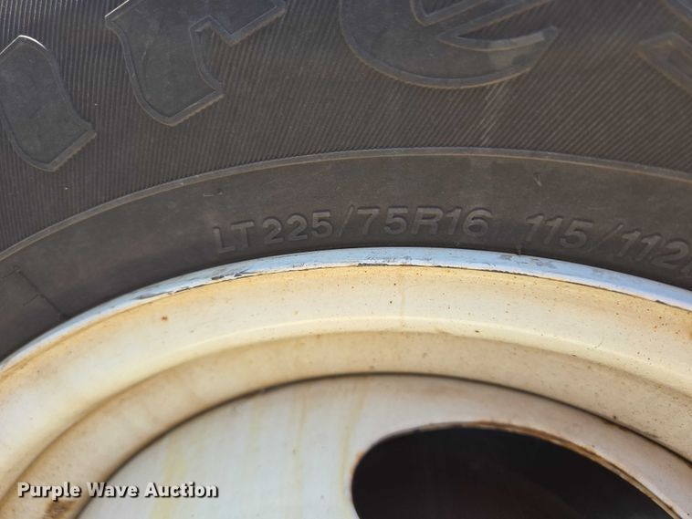 image for item DY1428 2017 Ford  Eldorado National shuttle bus