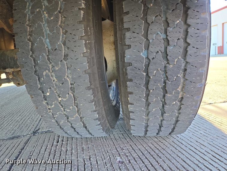 image for item DY1428 2017 Ford  Eldorado National shuttle bus