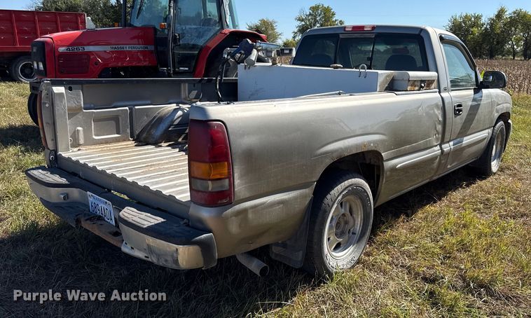 image for item DY8348 2000 GMC Sierra 1500 SLE pickup truck