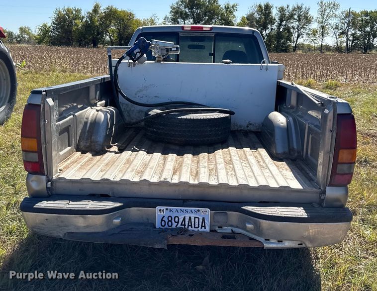 image for item DY8348 2000 GMC Sierra 1500 SLE pickup truck