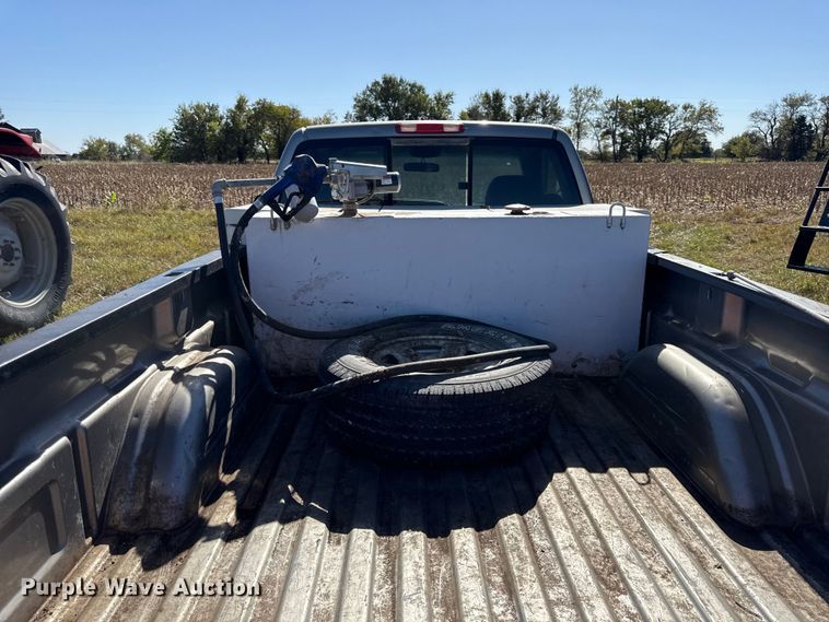 image for item DY8348 2000 GMC Sierra 1500 SLE pickup truck