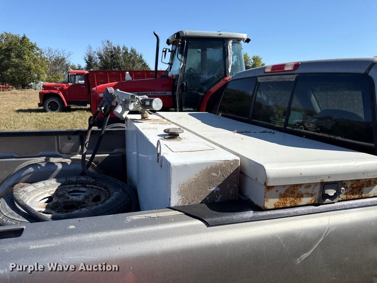 image for item DY8348 2000 GMC Sierra 1500 SLE pickup truck