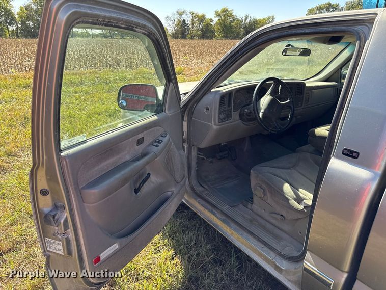 image for item DY8348 2000 GMC Sierra 1500 SLE pickup truck