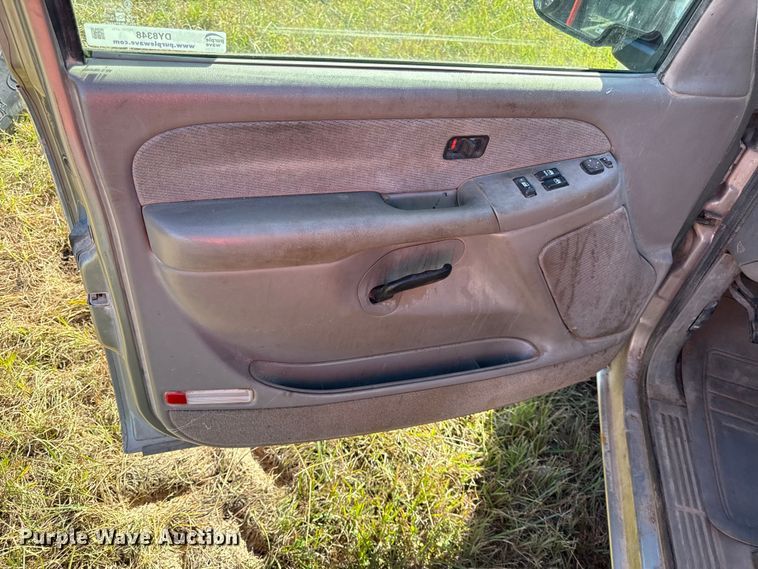 image for item DY8348 2000 GMC Sierra 1500 SLE pickup truck