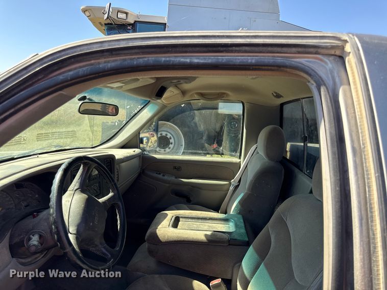 image for item DY8348 2000 GMC Sierra 1500 SLE pickup truck