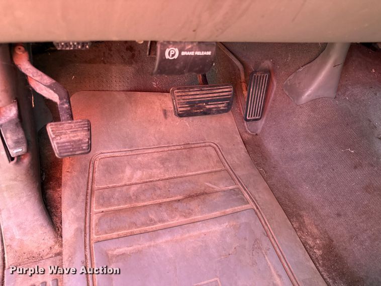 image for item DY8348 2000 GMC Sierra 1500 SLE pickup truck