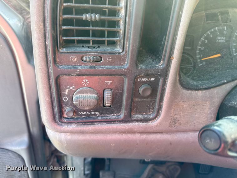 image for item DY8348 2000 GMC Sierra 1500 SLE pickup truck