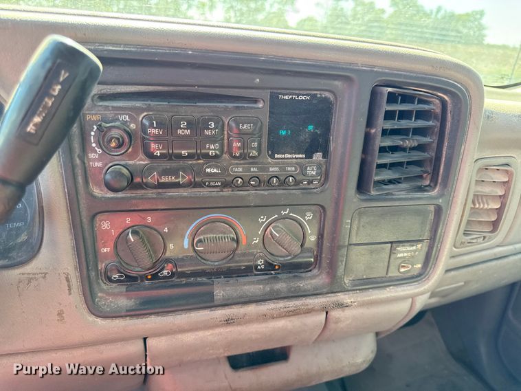 image for item DY8348 2000 GMC Sierra 1500 SLE pickup truck