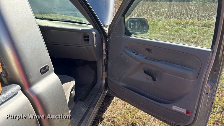 image for item DY8348 2000 GMC Sierra 1500 SLE pickup truck