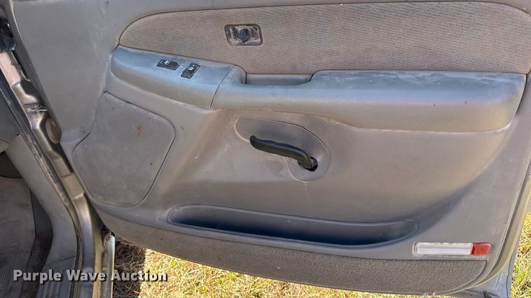 image for item DY8348 2000 GMC Sierra 1500 SLE pickup truck