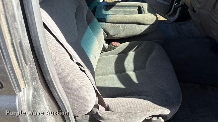 image for item DY8348 2000 GMC Sierra 1500 SLE pickup truck