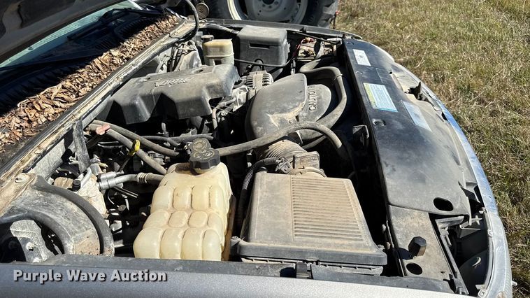 image for item DY8348 2000 GMC Sierra 1500 SLE pickup truck