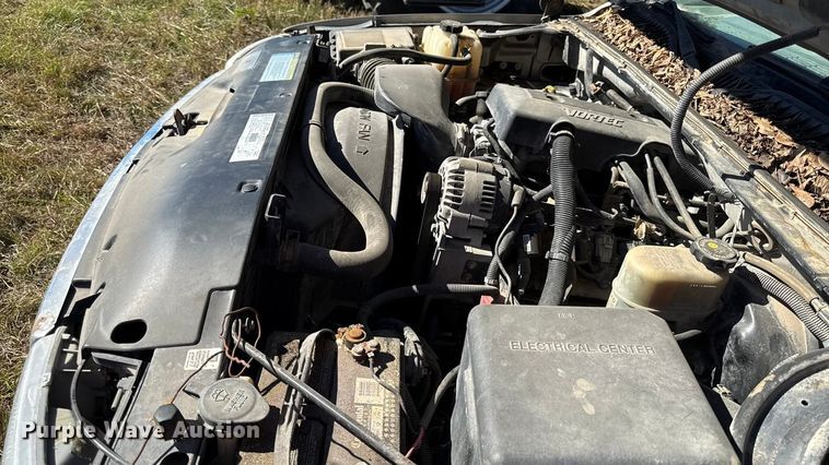 image for item DY8348 2000 GMC Sierra 1500 SLE pickup truck