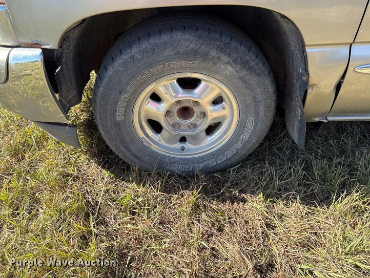 image for item DY8348 2000 GMC Sierra 1500 SLE pickup truck