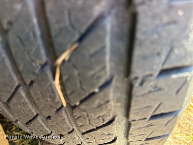 image for item DY8348 2000 GMC Sierra 1500 SLE pickup truck