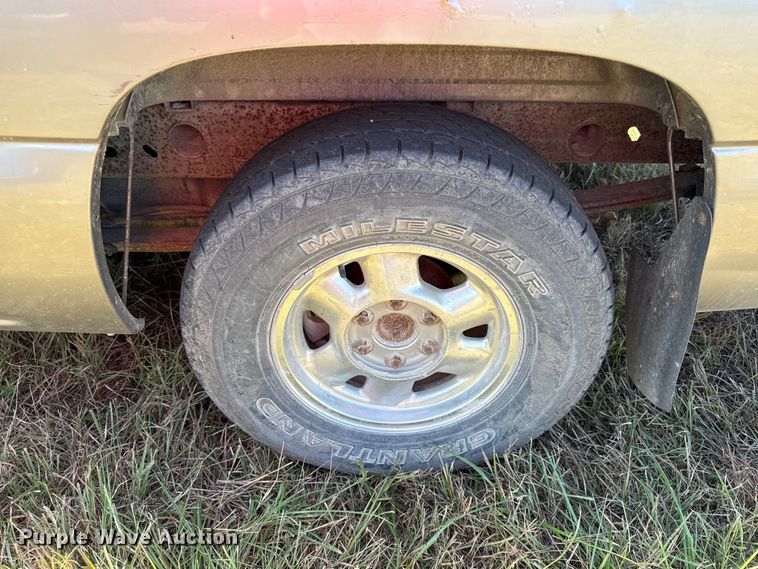 image for item DY8348 2000 GMC Sierra 1500 SLE pickup truck