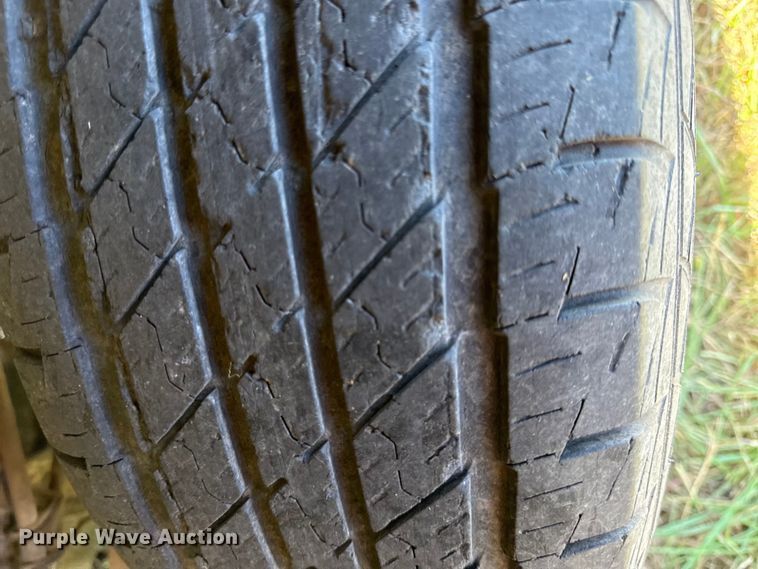 image for item DY8348 2000 GMC Sierra 1500 SLE pickup truck