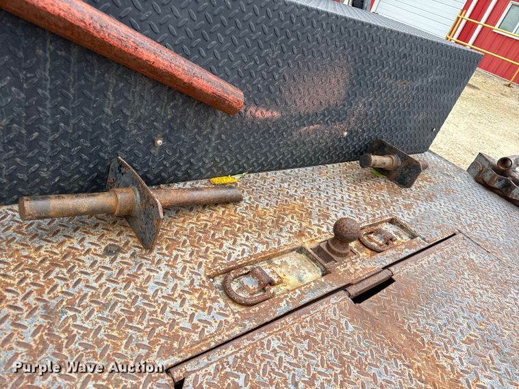 image for item DY8352 2005 Dodge Ram 2500 Quad Cab bale bed pickup truck