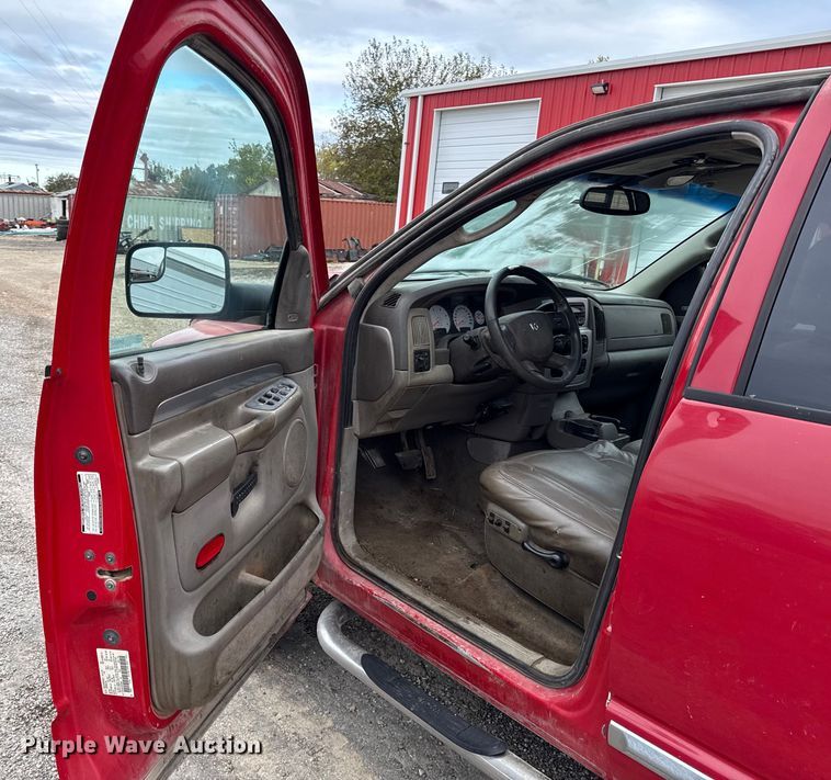 image for item DY8352 2005 Dodge Ram 2500 Quad Cab bale bed pickup truck