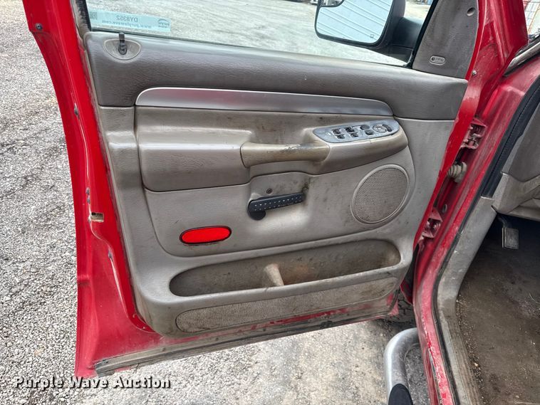 image for item DY8352 2005 Dodge Ram 2500 Quad Cab bale bed pickup truck