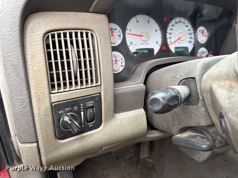 image for item DY8352 2005 Dodge Ram 2500 Quad Cab bale bed pickup truck