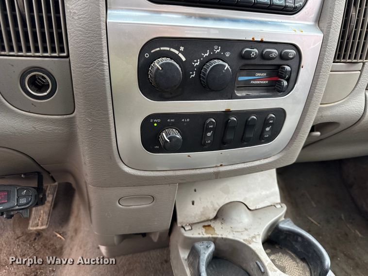 image for item DY8352 2005 Dodge Ram 2500 Quad Cab bale bed pickup truck