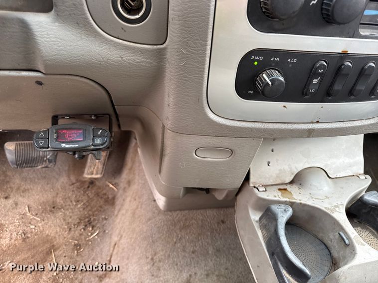 image for item DY8352 2005 Dodge Ram 2500 Quad Cab bale bed pickup truck