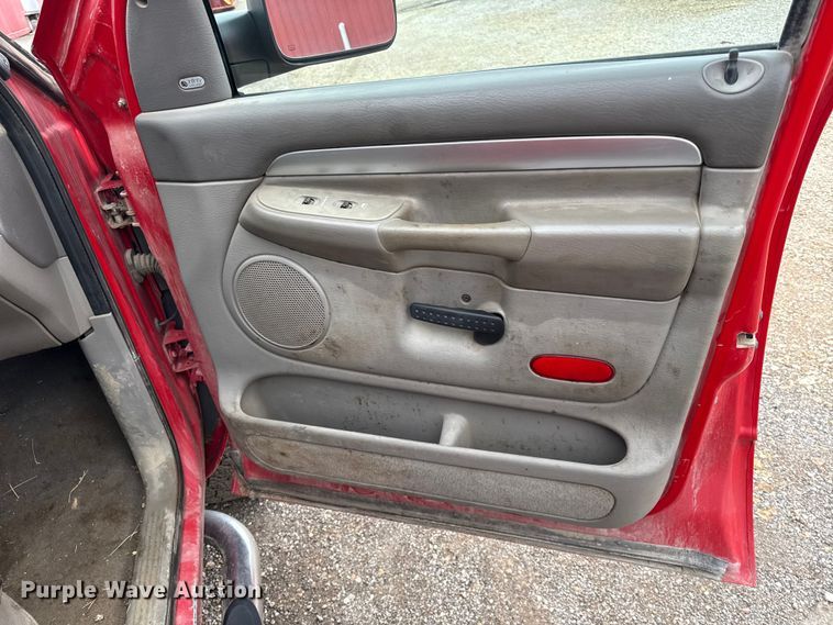 image for item DY8352 2005 Dodge Ram 2500 Quad Cab bale bed pickup truck