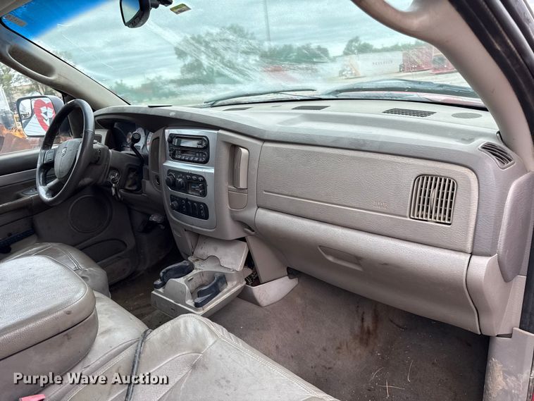 image for item DY8352 2005 Dodge Ram 2500 Quad Cab bale bed pickup truck