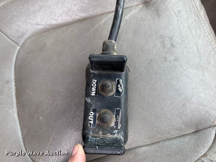 image for item DY8352 2005 Dodge Ram 2500 Quad Cab bale bed pickup truck