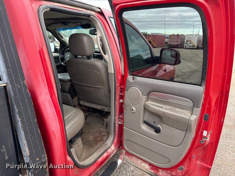 image for item DY8352 2005 Dodge Ram 2500 Quad Cab bale bed pickup truck