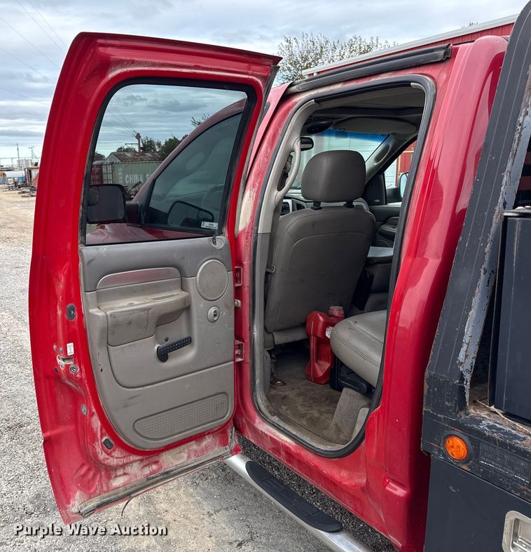 image for item DY8352 2005 Dodge Ram 2500 Quad Cab bale bed pickup truck